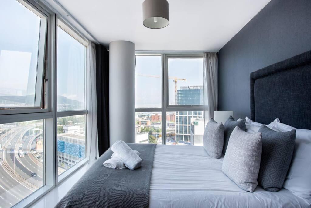 Titanic & City Views, Ultra Luxury City Parking Belfast Exterior photo